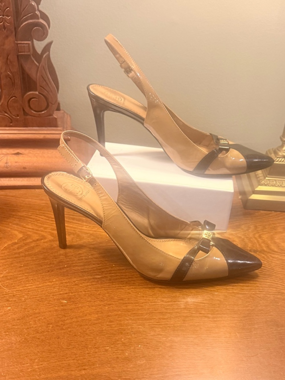 Tory Burch Tan Patent Leather Pointed Slingback Pumps Bow Black Trim Size 11 - Picture 5 of 10